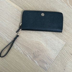 Tory Burch - Robinson Zip Continental Wallet (Never Used)